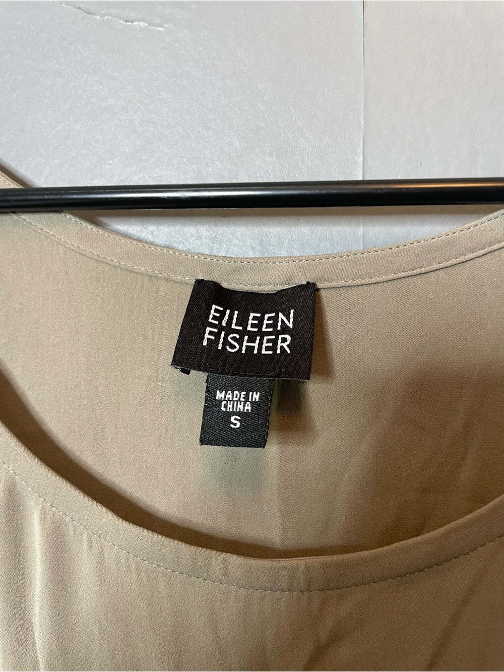 Eileen Fisher Silk Beige Sleeveless Scoop Neck Tank size small - Picture 4 of 9